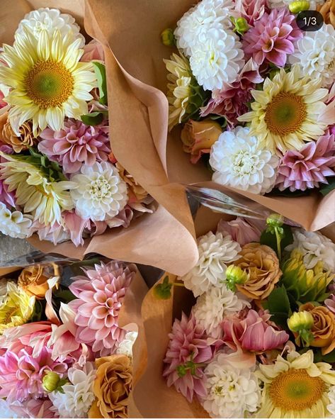 Dahlia Market Bouquet, Spring Market Bouquet, Cut Flower Garden Bouquet, Flower Farm Bouquets, Market Bouquets Fresh Flowers, Farmers Market Bouquet, Bouquet Recipes, Cut Flower Bouquet, Market Bouquets