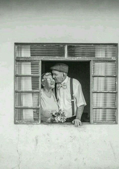 Growing Old Together, Old Couples, Lasting Love, George Michael, Trik Fotografi, Old Love, Young At Heart, Jolie Photo, Old People