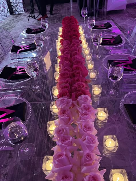 Birthday Luxury Party Decorations, Pink Purple Table Setting, Graduation Dinner Table Ideas Restaurant, Pretty In Pink Dinner Party, Pink Birthday Dinner Decor, Sweet 16 Dinner Party Ideas, Birthday Dinner Table Decor, Elegant Pink Party, Dinner Party Decorations Table