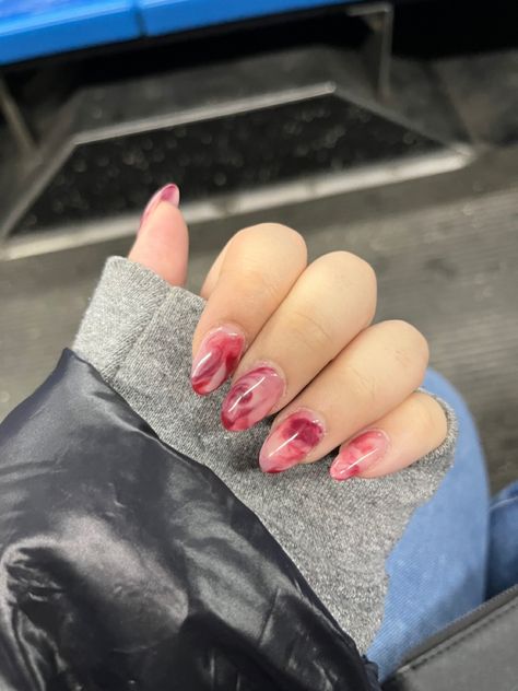 Red marble nails acrylics dip Red Nails Acrylic Marble, Nail Designs To Go With Red Dress, Red Marble French Tip Nails, Red Marble Nails Acrylic Short, Red White Marble Nails, Red And Green Marble Nails, Marble Valentines Nails, Red Marble Nail Designs, Nails Inspiration Marble