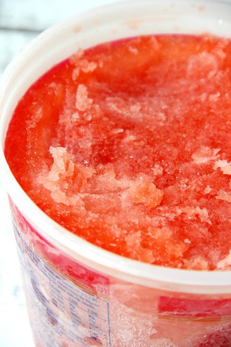 Slushy Alcohol Drinks Bucket, Freezer Alcoholic Drinks, Sneaky Pete Slush Recipe, Vodka Slush Recipe Frozen, Tequila Slushies, Alcohol Slush Recipes, Pink Lemonade Vodka Slush, Vodka Slush Recipe, Slushy Alcohol Drinks