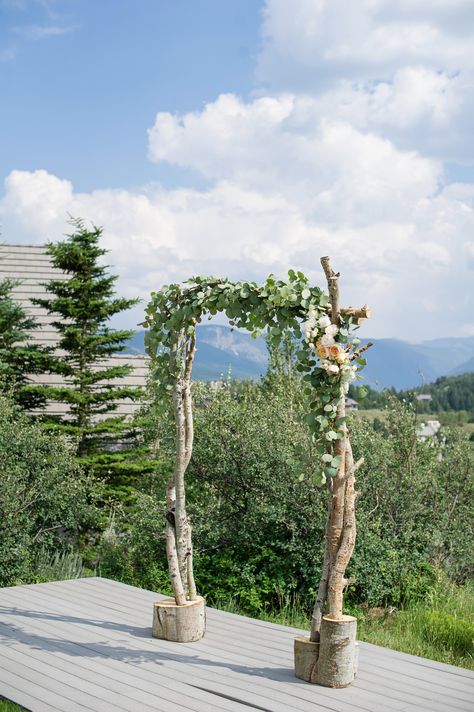 Aspen Tree and Leaf Wedding Arbor  This one is so cool! The tree/trunk/branches connecting on the bottom. Not crazy about particular flowers/greenery on top, but the foundation is cool Tree Trunk Arch, Aspen Tree Wedding Arch, Tree Branch Wedding Arch, Bridal Arch, Turtle Wedding, Branch Arch Wedding, Glacier Wedding, Flower Arches, Wedding Arbors