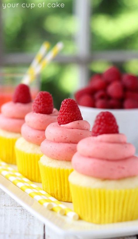 Raspberry Lemonade Cake Mix Cupcakes Raspberry Lemonade Cake, Lemonade Beyonce, Lemon Poppy Seed Cupcakes, Raspberry Lemonade Cupcakes, Cup Of Cake, Cake Mix Cupcakes, Raspberry Frosting, Lemonade Cupcakes, Strawberry Frosting