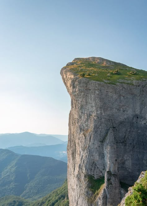 Mountain Ranges, The Edge, France