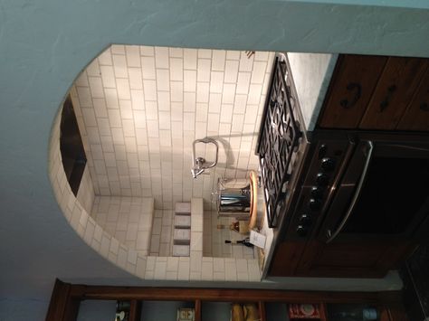 Love the arch over the stove covering the fan. Arch Over Stove Top, Enclosed Stove Area, Archway Over Stove, Arched Oven Alcove, Arched Stove Alcove, Arch Above Stove, Arch Over Stove, Stove Enclosure, Oven Nook