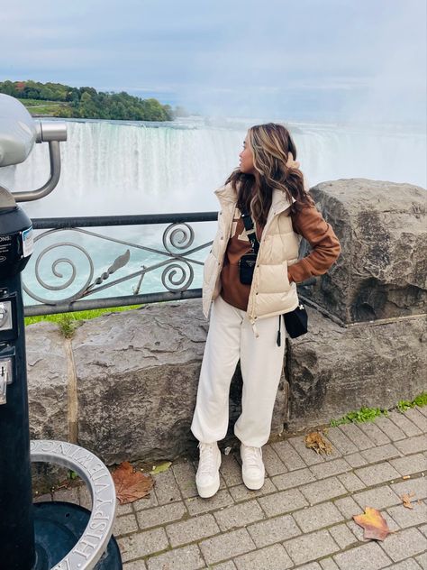 Niagara Falls Outfit Winter, Niagara Falls Canada Outfit, Niagara Falls Outfit Fall, Niagra Falls Outfits, Niagara Falls Picture Ideas, Niagara Falls Outfit, Niagara Falls Pictures, March Outfits, Basic Clothes