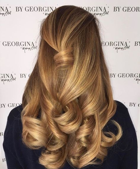 Blowdry Long Hair, Two Toned Blonde Hair, Toned Blonde Hair, Curly Blow Dry, Princess Curls, Bouncy Blowdry, Hair Thread, Blow Dry Curls, Curly Blowdry