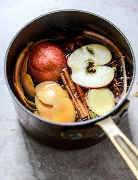 A bounty of aromatics (like apple slices, cinnamon sticks, and cloves) waft through your home entire home when you warm them in water on the stove. Click for more ways to make your home smell like fall (think cozy, warm, and spicy). معطر جو, Home Scents, Boho Diy, House Smells, Fall Ideas, Fall Decorating, Fall Decorations, Southern Style, Potpourri