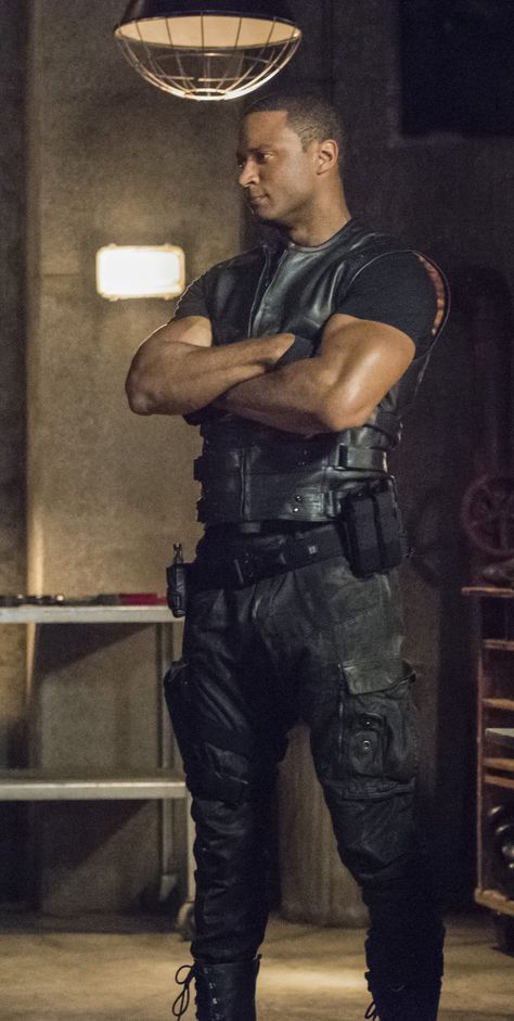 Arrow 4x01 - Green Arrow - John Diggle John Diggle Arrow, Diggle Arrow, John Diggle, David Ramsey, The Green Arrow, Arrow Tv Series, Stephen Amell Arrow, Love Arrow, Arrow Verse