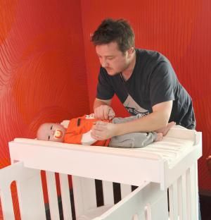 5 Space-Saving Changing Table Alternatives for Your Nursery: The Crib-Top Changing Table: Baby Changing Table, Nursery Organization Changing Table, Diy Changing Table, Crib With Changing Table, Tiny Nursery, Small Space Nursery, Nursery Changing Table, Diy Rangement, Baby Changing Tables