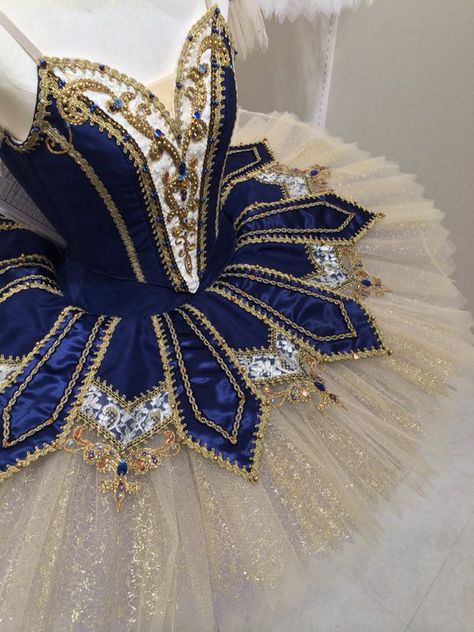 “Filha do Faraó” Ballet Costumes Tutus, Classical Ballet Tutu, Tutu Ideas, Blue Tutu, Tutu Ballet, Ballet Tutus, Ballet Beauty, Ballet Inspiration, Ballet Costume