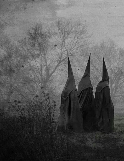 Witchcraft Coven P6 Many covens (called initiatory covens) require that the… Halloween Photographic Art, Witchcraft Tree, American Horror Stories, Three Witches, Black Witch, Images Vintage, Halloween Vintage, Photos Hd, The Fog