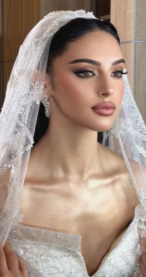 30 Dazzling Makeup Looks for Every Occasion : Ethereal Elegance for Brown Eyes #makeuptutorial #makeup #beauty #макияж #eyemakeup #подводка Makeup Ideas Natural Brown, Romantic Wedding Makeup, Glam Eye Makeup, Gorgeous Wedding Makeup, Special Occasion Makeup, Wedding Makeup Tutorial, Glam Wedding Makeup, Wedding Makeup For Brown Eyes, Day Makeup Looks