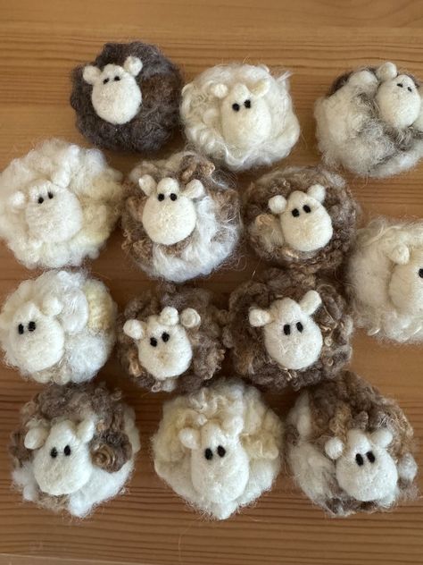 Needle Felted Sheep Magnet - Etsy Canada Felt Magnet, Felting Diy, Felted Sheep, Needle Felting Diy, Courtyard Design, Needle Felting Projects, Crafty Kids, Etsy Business, Felt Diy