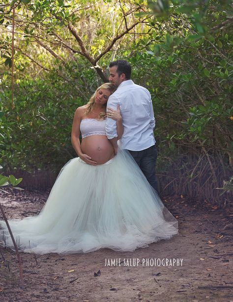 Maternity Session. Woods. Tutu Skirt. Couple Maternity Session. Tutu Photoshoot, Maternity Shoot Dresses, Couple Maternity, Tutu Baby Shower, Baby Bump Pictures, Photoshoot Maternity, Pregnancy Goals, Maternity Photography Poses, Beach Maternity