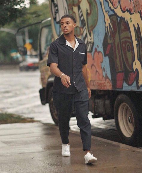 Diggy Simmons Style, Fresh Haircuts, Diggy Simmons, Leon Bridges, Streetwear Ideas, Mens Smart Casual Outfits, Vintage Menswear, Mens Outfit Inspiration, Fashion Photography Inspiration