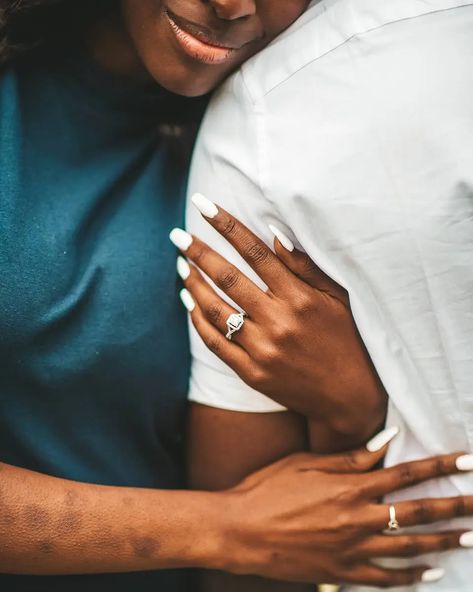 Engagement Photos Black Couples, Engagement Photo Shoot Poses, Engagement Shoots Poses, Engagement Announcement Photos, Creative Engagement Photo, Engagement Photography Poses, Wedding Portrait Poses, Couple Engagement Pictures, Cute Engagement Photos