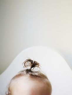 wear: teeny tiny ponytails for the littlest of locks. Foto Baby, Tiny Humans, 인물 사진, Future Baby, Future Kids, Baby Fever, Little People, Baby Pictures, Children Photography