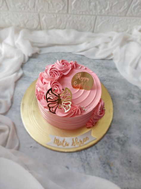 Peach rosettes 🎂 Peach Theme Cake, Buttercream Cake Decorating, Simple Cake Designs, Cream Cakes, Magic Cake, Simple Cake, Cake Decorating Designs, Creamy Desserts, Pretty Birthday Cakes