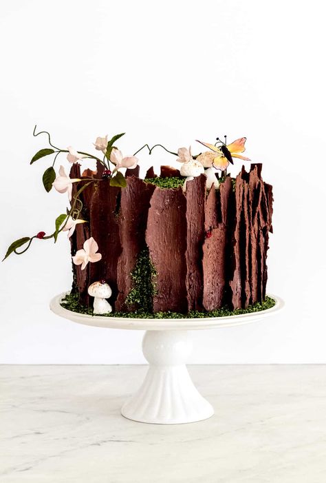 Tree Stump Cake Ideas, Tree Stump Cake Tutorial, Stump Cake Tutorial, Meringue Mushrooms, Stump Cake, Tree Stump Cake, Mushroom Cake, Chocolate Tree, Woodland Tree