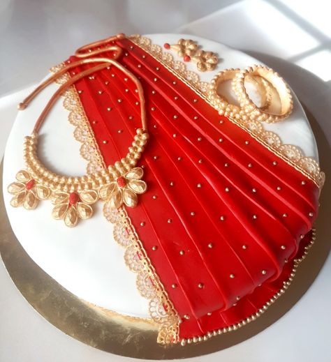 Saree /jewellery/ south indian bride's cake Half Saree Cake Designs, Indian Bride Cake, Indian Theme Cake, Saree Cake Design, Indian Engagement Cake, Saree Theme Cake, Indian Cake Design, Indian Wedding Cake Designs, Mehendi Cake