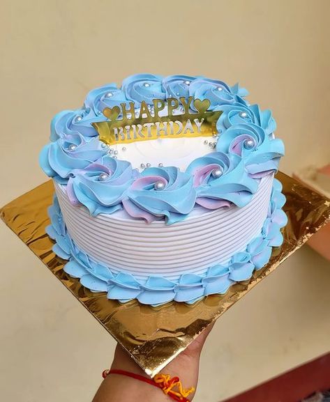 Pastel Frozen, Buttercream Designs, Bts Cake, Blue Birthday Cakes, Chocolate Cake Designs, Rosette Cake, Buttercream Cake Decorating, Elegant Birthday Cakes, Cake Artist