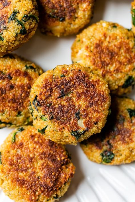 Spinach Patties, Quinoa Patty, Best Quinoa Recipes, Legume Recipes, Vegetarian Patty, Quinoa Patties, Quinoa Recipes Easy, Quinoa Recipes Healthy, Chicken Cutlet