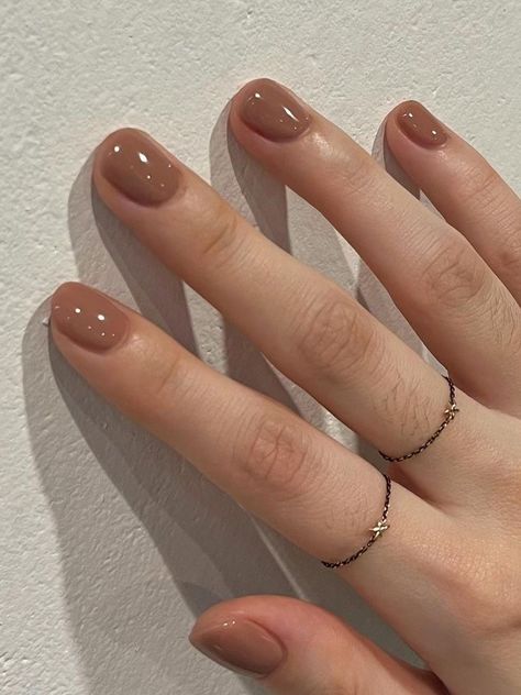 nude brown short nails Milk Tea Brown Nails, Fall Nail Ideas Brown, Muted Brown Nails, Nails With Brown Dress, Brown Nails Korean, Brown Elegant Nails, Translucent Brown Nails, Short Nail Art Designs Classy, Brown Nail Polish Colors