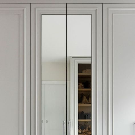 HUX London on Instagram: "A walk-in wardrobe that highlights the beauty of details, featuring elegant beading details and a chic bronze mirrored bag cabinet.⁠ ⁠ The bronze mirror not only displays our client's bag collection but also adds a chic aesthetic 👜 ⁠" Neoclassical Closet, Wardrobe Mirror Doors, Abaya Closet, Wardrobe Mirror Design, Bag Cabinet, Setting Room, Curtain Wardrobe, Mirror Cupboard, Wardrobe Mirror