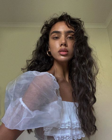 Tamika Fawcett on Instagram: “@forloveandlemons 🧺” Long Curly Hair, Long Curly, Girls In Love, Look Chic, Dark Hair, Pretty Face, Hair Goals, Look Fashion, Hair Inspo