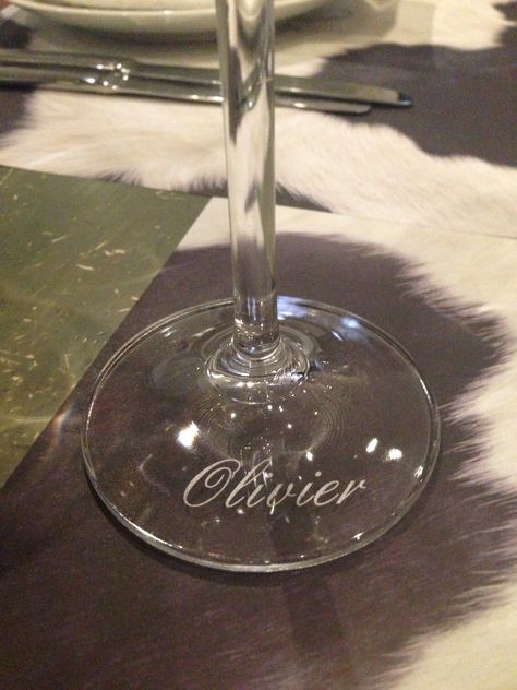 Engraved wine glass. Perfect wedding gift idea. Wedding Glassware, Bridal Shower Gifts For Bride, Cricut Wedding, Glass Engraving, Wine Glass Rack, Wedding Day Gifts, Personalized Wine Glass, Red Wine Glasses, Engraved Wedding