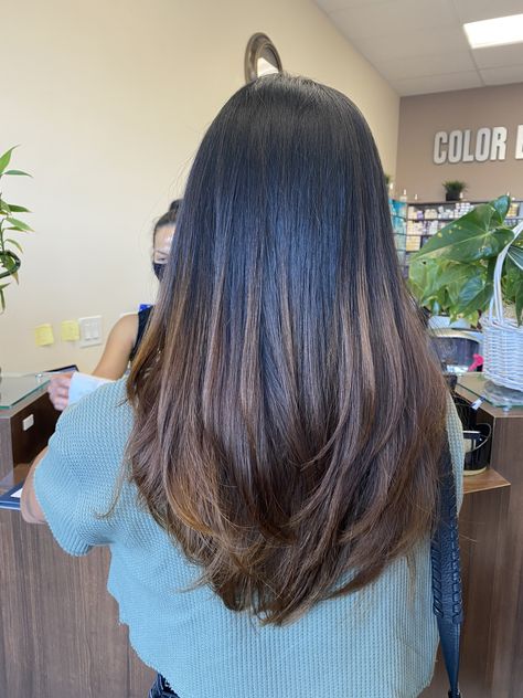 Haircuts For Medium Hair No Layers, Long Hair Rounded In Back, Layer Haircut Medium, Round Back Haircut, Long Layers With Medium Length Hair, Rounded Layers Long Hair Straight, Medium Length Round Layers, Rounded Haircut Long Layers, Long Straight Hair With Long Layers