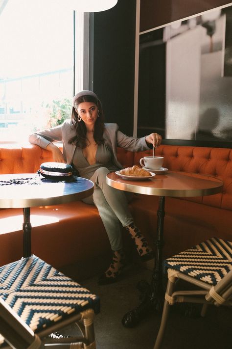 Girl In Coffee Shop, Coffee Shop Poses, Cafe Shoot, Museum Pose, Coffee Shop Photoshoot, Cafe Photoshoot, Customer Photography, Candid Photoshoot, Editorial Lifestyle