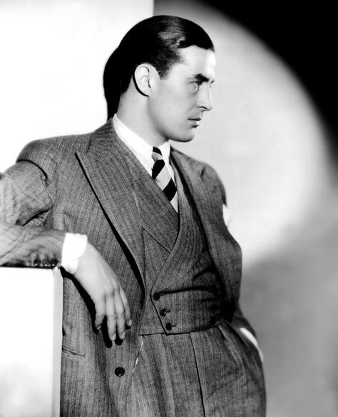 . Ray Milland, Double Breasted Waistcoat, Mens Fashion Illustration, Hollywood Men, Vintage Suits, Golden Age Of Hollywood, Hollywood Actor, Men Vintage, How To Pose