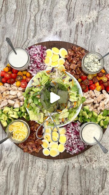 Salad Set Up Party Ideas, Caesar Salad Charcuterie Board, Salad Serving Ideas Parties, Cobb Salad Bar Ideas, Salad For Party Ideas, Wedge Salad Board Ideas, Salad Buffet Display, Salad Plating Presentation, Salad Board Ideas