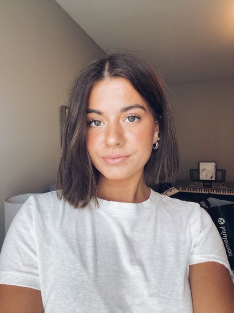 Womens haircut, short hair, bob haircut, brunette Brunette Bob Straight Hair, Medium Brown Long Bob, Short Brunette Hair Blue Eyes, Mid Length Bob Straight Hair, Dark Brown Bob Straight, Above Collarbone Length Hair, Short Brown Summer Hair, Bob Haircuts For Women Brunette, Brown Wavy Bob Hair