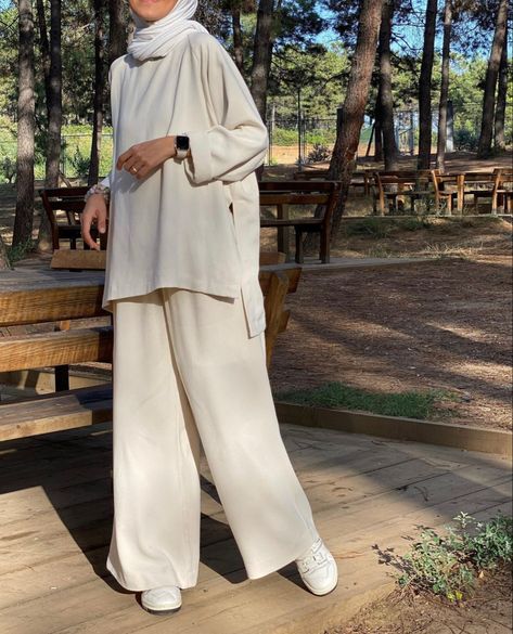 Spring Hijab Outfit Casual, Halal Hijabi Outfits, Modest Islamic Fashion, Hijabi Modern Outfits, Nice Modest Outfits, Hills Outfit Ideas, Stylish Outfits For Birthday, Halal Outfits Summer, Middle East Outfit Woman