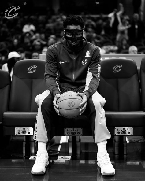 Tough Pic of Spida in Mask 👀 Rocket League Wallpaper, Sports Scores, Donovan Mitchell, Logo Facebook, Rocket League, Stanley Kubrick, Bleachers, Instagram Logo, Nba Players