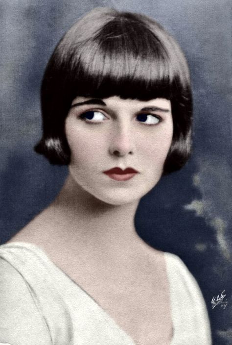 https://flic.kr/p/kz7E7c | Louise Brooks, 1920's | American dancer and actress, noted for popularizing the bobbed haircut. Faye Dunaway, Louise Brooks, Silent Film Stars, Portrait Vintage, Michelle Williams, Lost Girl, Flapper Style, Actrices Hollywood, Silent Movie