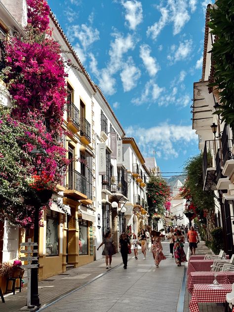 #marbella #street #travel #travelaesthetic #pretty Spain Astethic, Marbella Aesthetic, Spain Vibes, Mediterranean Summer, Girl Holiday, Marbella Spain, Andalusia Spain, Andalusia, Travel Goals