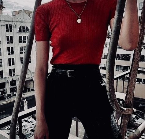 All Red Outfit Ideas For Dark Winter Days #redfashion #redoutfit #womanfashion #fashionoutfit #fashionblogger #outfit #fashion #style #dress #dresses #womanoutfit #fashionactivation Plad Outfits, Bustier Outfit, Outfit Ideas Vintage, Red And Black Outfits, Bright Outfits, Look Retro, Tumblr Outfits, Jeans Mom, Mode Inspo