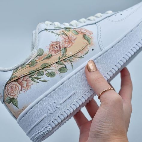 cassy | custom painter & sneaker artist on Instagram: "eucalyptus floral wedding customs 🌿🤍 congrats to my cousin @brittanyzamp ! always painted with @angelusdirect paints 🎨 #wedding" To My Cousin, Stylish Outfits Casual, Flower Cat, Fabric Painting On Clothes, Painted Sneakers, Flower Artists, Cat Fashion, Floral Shoes, Painted Clothes