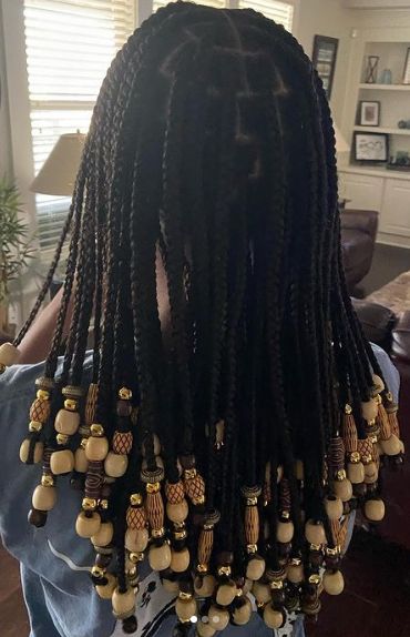 Wood & Gold Jumbo Knotless Braids With Beads Gold Hair Beads Braids, Mid Length Box Braids With Beads, Knotless Braids With Wooden Beads, Braids With Beads And Curls, Jumbo Knotless Braids With Beads, Knotless Braids With Beads, 3 Braids, Beaded Braids, Jumbo Knotless