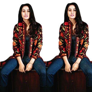 Bollywood celebrity and American model Nargis Fakhri in multi-colored Kashmiri crewel embroidery jacket. Discover similar products on Tjori. Pre-register on www.tjori.com. Kashmiri Jackets For Women, Kashmiri Coat Women, Kashmiri Outfit, Kashmiri Embroidery Suits, Kashmiri Outfits For Women, Printed Bell Bottoms, Kashmiri Embroidery, Traditional Prints, Embroidery Jacket