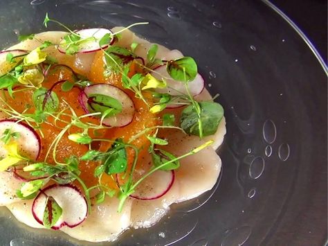 Scallop carpaccio with citrus and radish. Scallop Carpaccio, Carpaccio Recipe, Fresh Scallops, Snack Prep, Cold Food, Cooking Recipe, Cold Meals, Fish And Seafood, Clean Eating Snacks