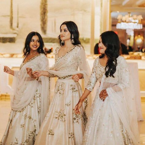 Top Designer Labels For Bridesmaids - Witty Vows Punjabi Bridesmaids Outfits, Punjabi Bridesmaids, Indian Bridesmaids Outfits, Desi Bridesmaids, Astha Narang, Bridesmaid Indian, Indian Bridesmaid Dresses, Bridesmaid Lehenga, Indian Bridesmaids