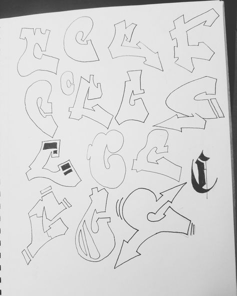 #Graffiti #LetterStudy  C was a tough one, but one more letter down C Graffiti Letter, C In Graffiti, Graffiti Letter C, Graffiti C, Graffiti Alphabet Wildstyle, Fonts For Logos, Graffiti Alphabet Styles, Top Free Fonts, Graffiti Lettering Alphabet