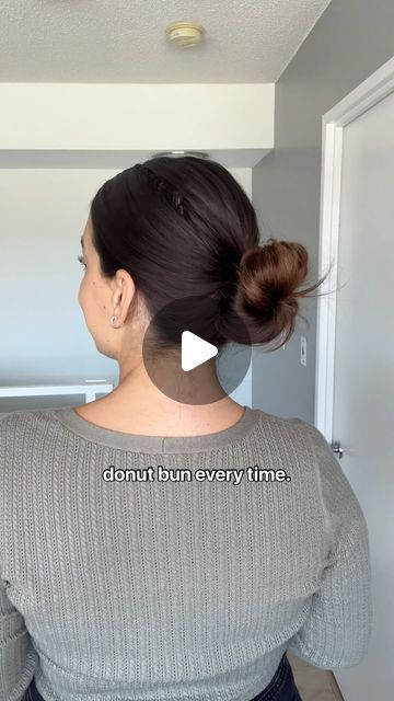 ☪︎ Tori Puras ✫ on Instagram: "@_toripuras quick bun hack! Perfect donut bun everytime! #bunhairstyle #hairstylehacks #easyhairstyles #messybuntutorial" Bun Hairstyles, Quick Bun, Quick Buns, Donut Bun Hairstyles, Donut Bun, Perfect Bun, Messy Bun Tutorial, Diy Bracelets, Hair Hacks