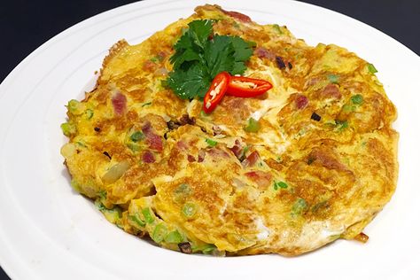 Chinese Style Fried Omelette Vegetarian Udon Noodles, Chinese Omelette, Udon Noodle Soup, Fire Chicken, Chinese Sausage, Seared Chicken Breast, Easy Chicken Breast, Omelette Recipe, Night Food