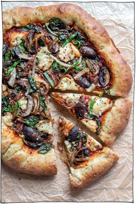 Vegan Pizza Recipes, Stuffed Crust Pizza, Pizza Vegana, Vegan Pizza Recipe, Stuffed Crust, Pizza Roll, Jalapeno Popper, Vegan Lunches, Crust Pizza